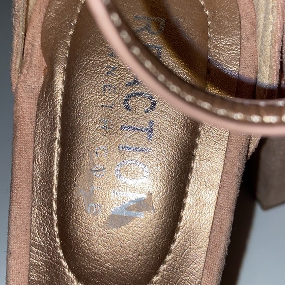 Kenneth Cole Heels - Picture 5 of 9